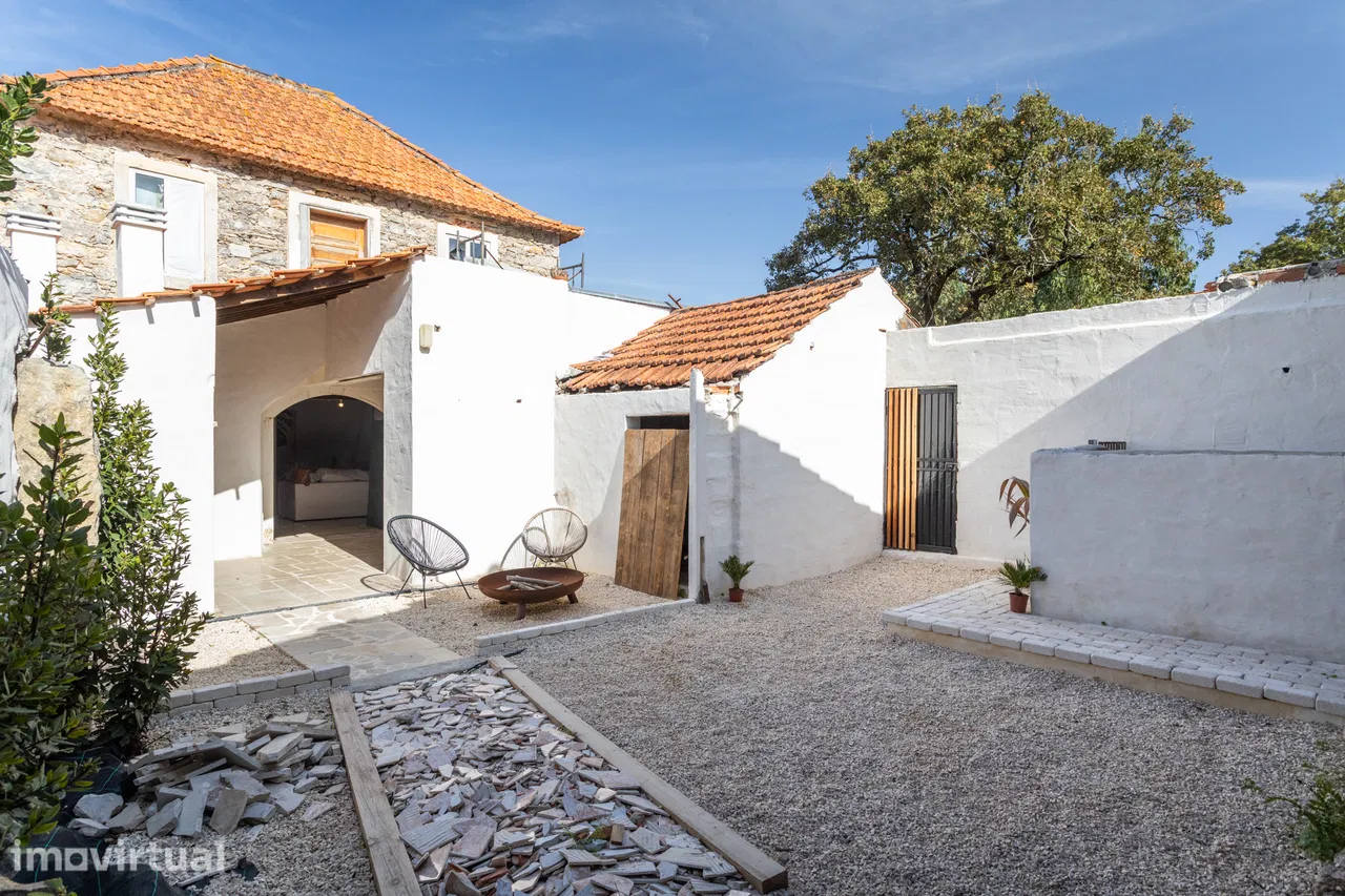 3-bed stone house on large plot, Aljubarrota, Alcobaça, Leiria