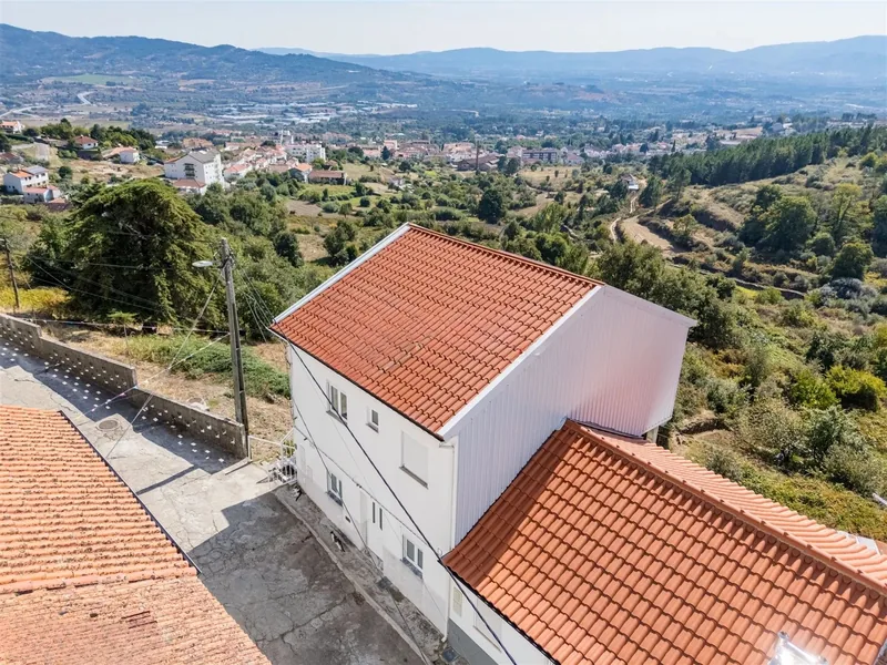 3-unit building with valley views, Casal da Serra, Tortosendo