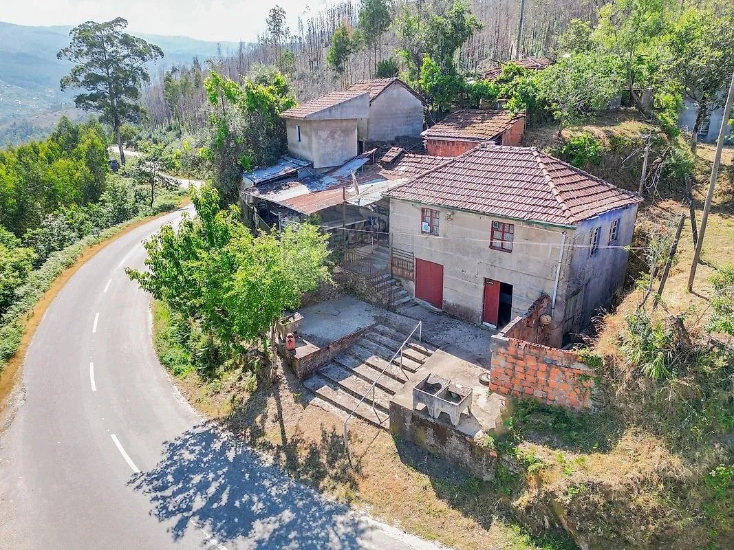 2-bed house with 633 m² of land, Nespereira, Cinfães, Viseu