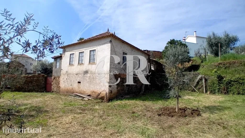 Stone house with terrace, wine cellar and olive trees, Pedrógão Grande, Leiria