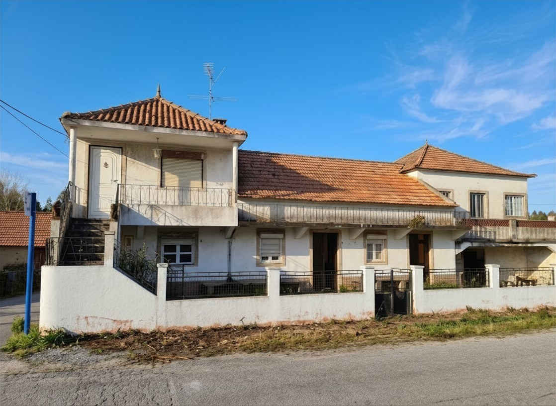 House near Dornes and the Zêzere river, Ferreira do Zêzere, Santarém